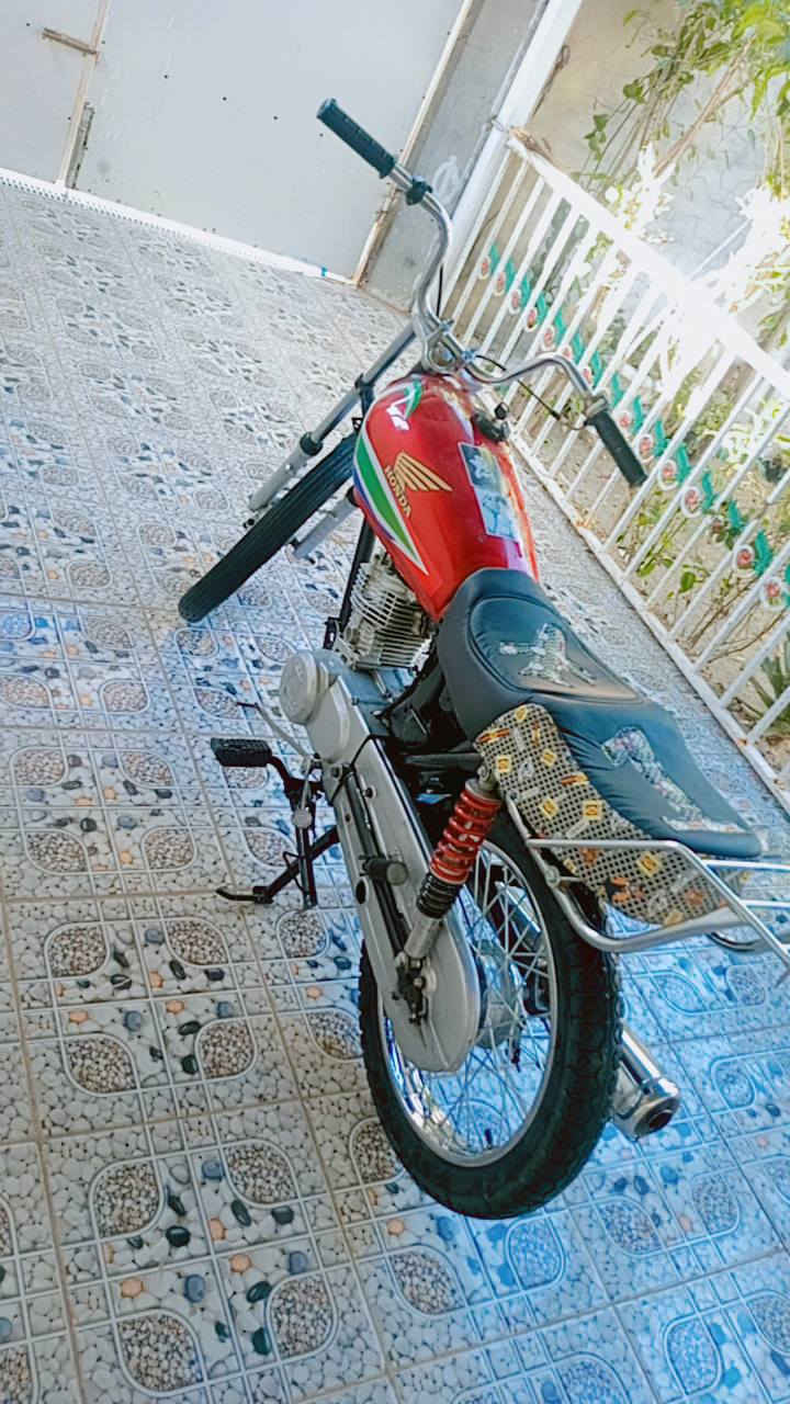 السلام عليكم دراجه للبيع كلك اللي يريدها يندلل احط رقم التلفون ما متواجد على الفيس ***********
