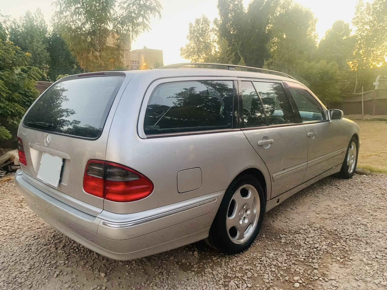 للبيع مارسدس ام عيون W210 430 ستيشن موديل 2001
8 سلندر فول مواصفات افنگارد
 وارد اليابان سيارة بلادية بدون صبغ بدون تبديل بدون تعديل كشنات جلد 
تحكم كشن كهرباء
 مري شفط 
كشنات خزن ميموري
جام اخضر بلادي
 فتحة سلايد روف 
ويل  17 بلادي 
جام اوتوماتيك 
واهل المصلحة يعرفون مواصفات الافنكارد 
رقم سليمانية سنوية بأسمي 
السعر المطلوب 140

‭0777 008 1144‬
***********
