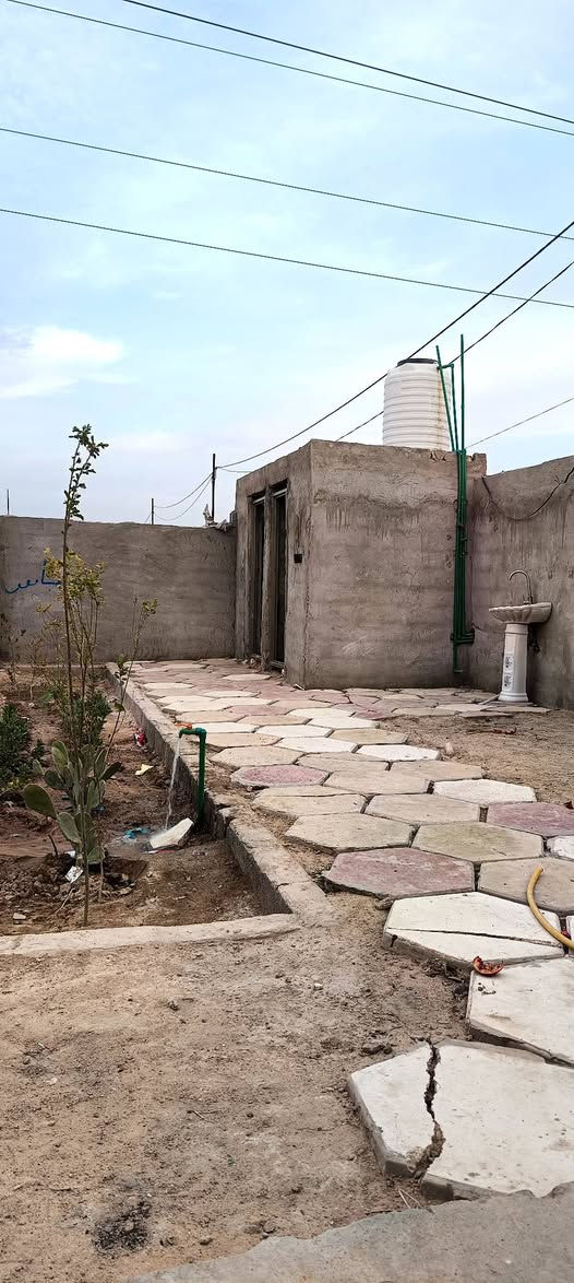 دار للبيع  400متر 🏡 البناء 200 
بسعر /50/ مليون مع المجال
موقع /نجف 🏡شارع يا علي عامود 192 قريب على الشارع العام

البناء 🏡 #ملاحضه_البيت مشمول أبقرار 320 
غرفتين/صاله/مطبخ / صحيات/ستقبال 
بناء مرتب/ اساس + سقف كونكريت /طابوك

ألخدمات 🏡 
ماء/كهرباء/مولد /سوق/تبليط /اناره شارع
الاستفسار  ***********
