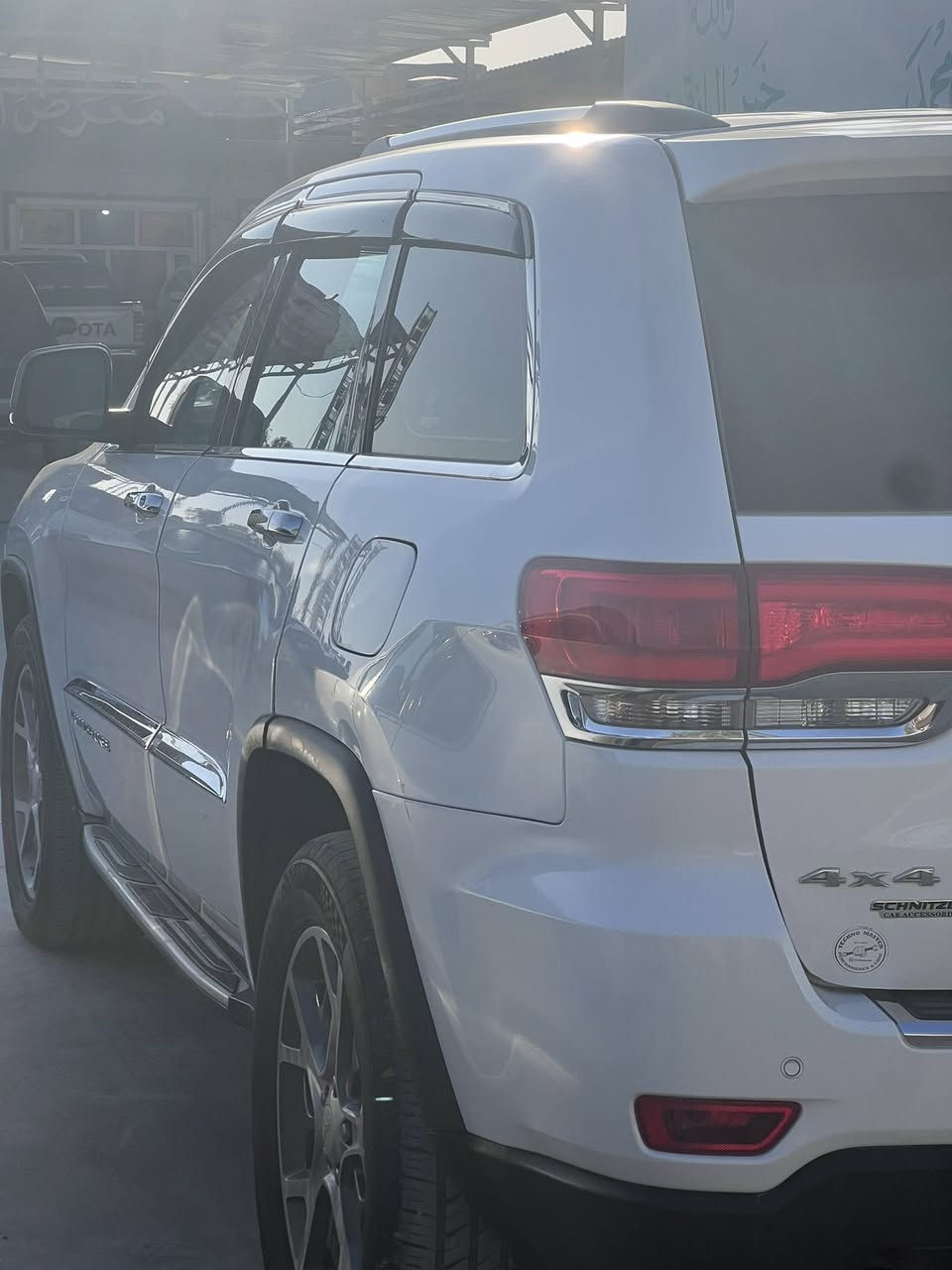 فور ويل سيارة جديدة بمعنى الكلمة 2014 سيارة مصروف عليها سليمانية تحويل ثاني يوم خليجي بيها قطعتين بدون دواخل سعر 210 

***********
