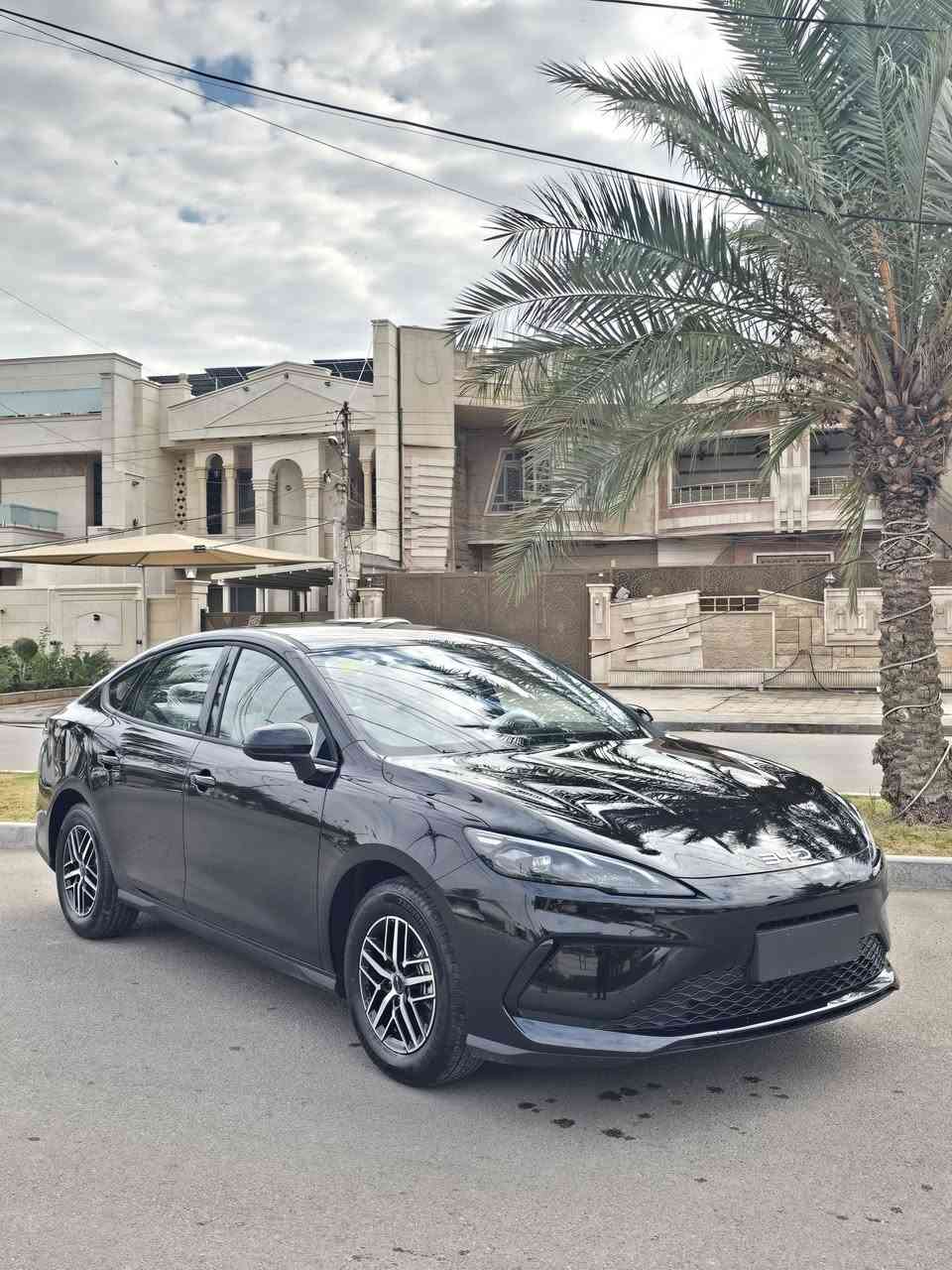 🔥🔥سيل 5 موديل 2025 مواصفات 🔥 🔥
                🔥🔥السعر ولا غلطه  🔥🔥
          
((((((.شاحنه اصليه . أرضيات اصليه . بصمه + كارت . وباقي الملحقات 🖤))))))))————————————————————————————-
🚗تصميم عصري.. أداء اقتصادي.. وتقنيات المستقبل بين يديك
 
المواصفات // 
داخل جلد ابيض . حساسات . رادارات . نسخه 2100 كلم . 
شاشه مع كاميرا  .ويل كب نيكل . وباقي التفاصيل .معروفه 

...اخوان السياره زيرو مرقم بغداد كامل مشدودلها لوحات رقم شبه المميز بدون لا دلاليه ولارسوم تحويل 
اكرر السياره زيرو ماشيه على كد الترقيم فقط 
السعر  20.000.000 مرقم كامل شامل رسوم 
والي بل معارض جاي يعرضون 20 مليون بدون ارقام وتلحك دلاليه وعقد مروري 
للاستفسار اكثر اتصل ***********
العنوان بغداد الكرخ 
واسف على الاطاله
