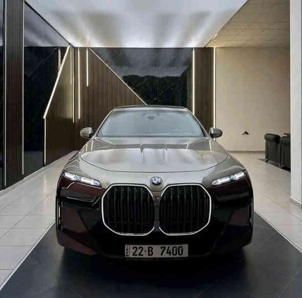 السلام عليكم الكرستاله للبيع 💎
Bmw 7 series 740i M package 
تو كلر اصل لونين السياره
 خليجي وكاله العروش 
2023 ماشيه 42000km مكفوله  
فول١/١ داخل وخارج كرستال 
بوب كهرباء تفتح عن بعد بالريمونت 
المقعد الخلفي Vip
كل المقاعد مساج وتدفئه وتبريد 
برادات خمسه 
وباقي مواصفات الكرستاله معروفه 
السعر: 10 شدات 
100 الف دولار وبيها مجال بسيط
مكان السياره/ بغداد اليرموك 
للاستفسار 
***********

