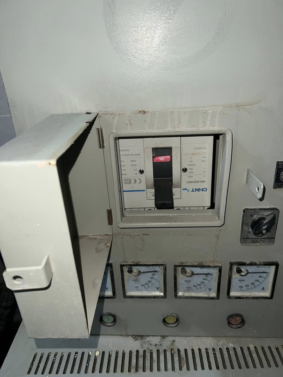 السلام عليكم قاطع دورة غير مستخدم للبيع سعة 400kv
عدد 2 سعر الواحد 175 الف الرقم ***********
