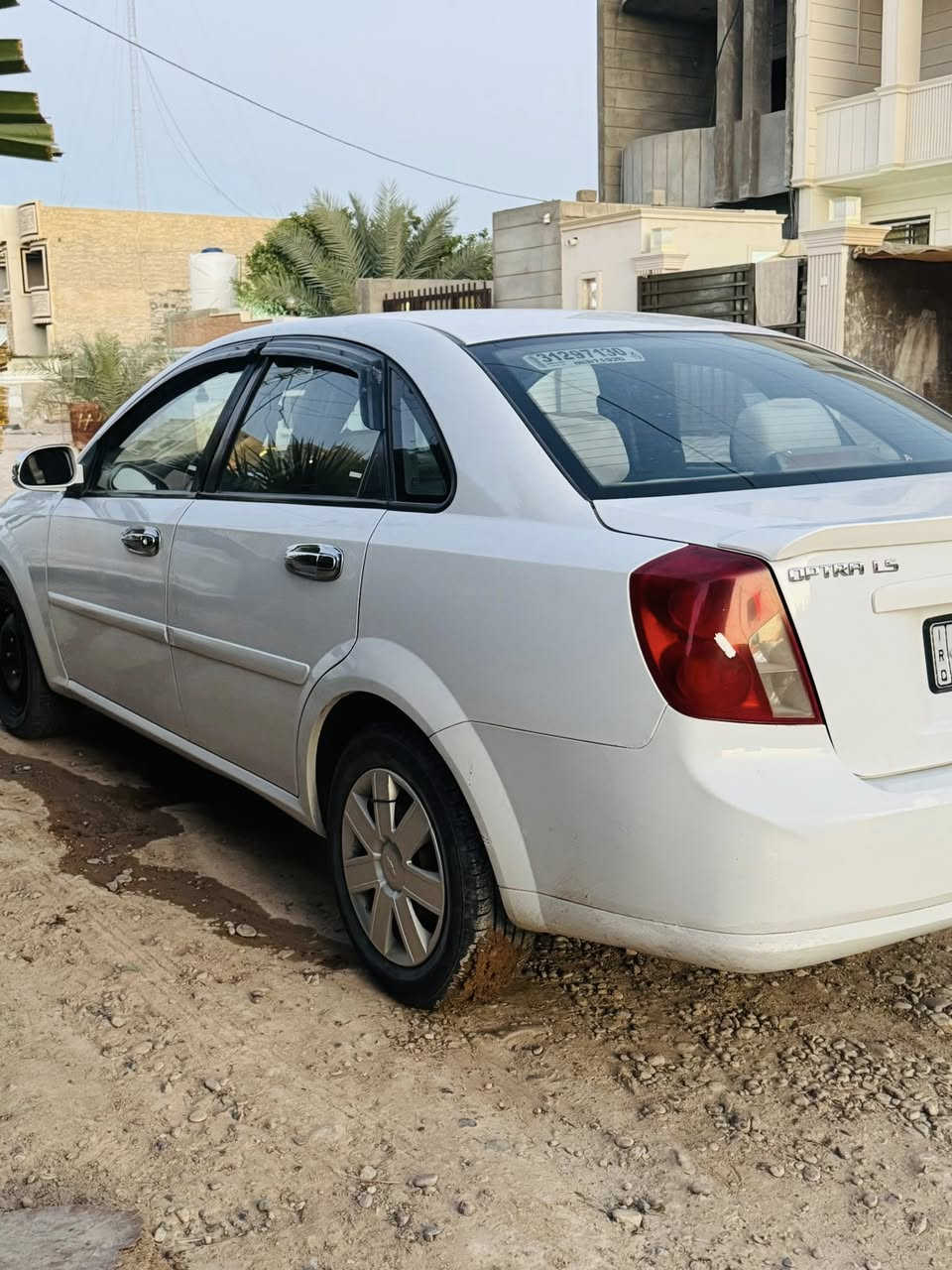 اوبترا موديل 2011
ضررها ٣ قطع بنيد وجاملغ سكن وجاملغ خلفي وبيها ملاحضات 
كير ومكينه مكفولات 
تبريد شغال 
صدر جديد 
تايرات جديده 
غرفتها نضيفه بيها شاشه وكامره 
رقم انكليزي جديد باسمي تحويل مباشر 
سعرها 71 وبيها مجال
***********
