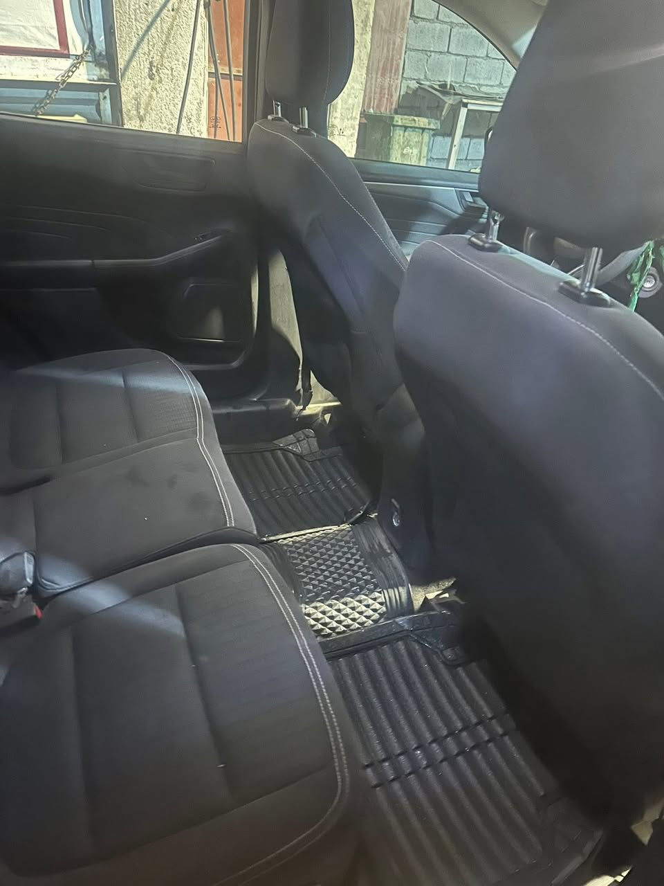 السلام عليكم
فورد إسكيب موديل ٢٠٢٣ رقم بغداد الجديد 

محرك ١٥٠٠ تيربو 

ماشيه ٤١ الف كيلو 

حادث سطحي بنيد فقط 

ايرباك راجع سستم بشرط 

كلشي واضح بالصور 

 السعر ١٣٣ وبيها مجال بسيط جدا بيع سريع 

مكانها بغداد 

***********
