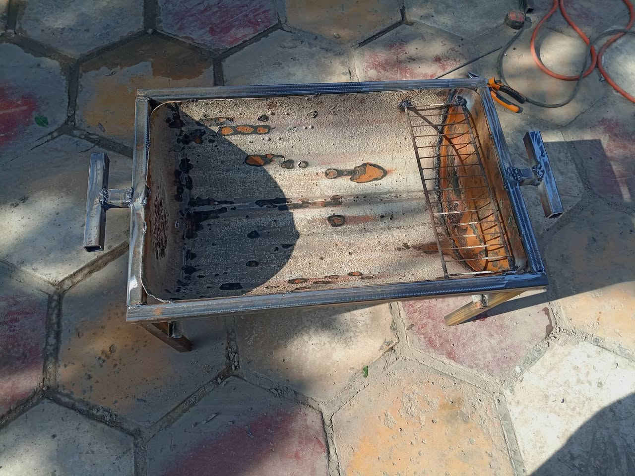 للبيع منقله حديد تفصال
 الشراي يجي خاص او يتصل
*********** السعر ٤٠
