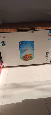 مجمدة ٧ قدم • تبريد قوي • العسكري الحر