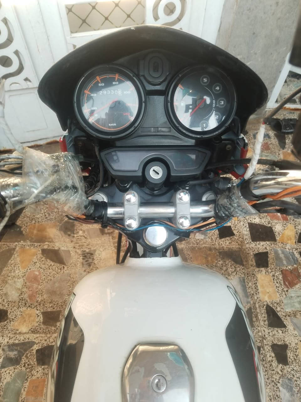 بوكسر كلاسك موديل ٢٠ للبيع
الدراجه خير من الله بس بيها بدايه خيط تبخير
ويرادلها تاير خلفي والدوسه مالت الاستان الصفح طاكه بس موجوده يرادلها لحيم أوراق موجوده كامله اصليه
ماشيه ٢٩ الف لان جانت بلحجز تقريبا سنتين ونص محجوزه
     سعرها مليون و٥٠ الف وبيها مجال للشراي يدلل
مكاني بغداد الزعفرانيه علما الدراجه تنباع بدون صندوق
***********
