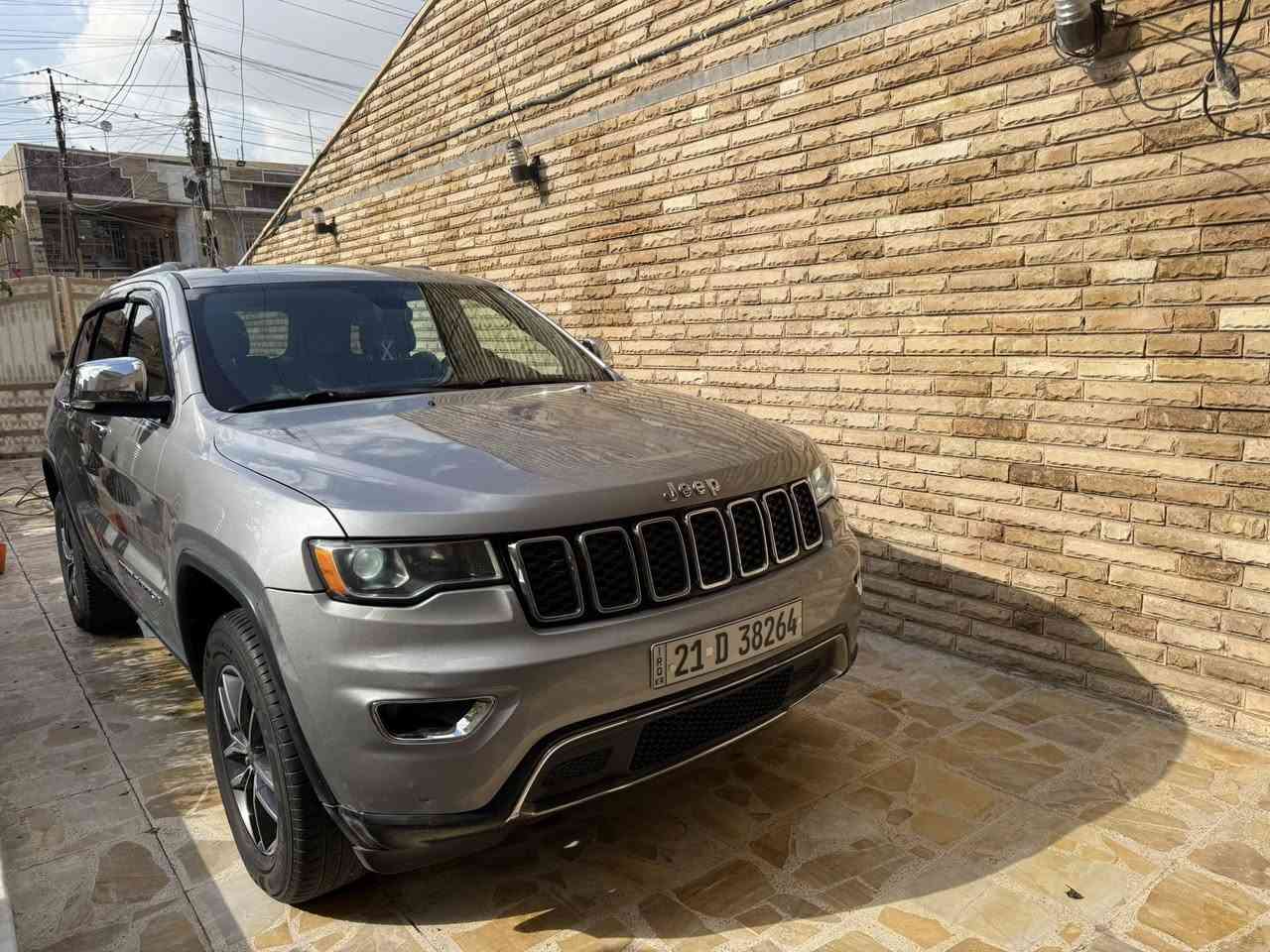 جيب كراند شيروكي لمتدد
رقم سليمانية باسمي شرط التحويل 
موديل 2019 
ماشية 64 mi
مكينة 3.6 
سعرهة 195 ورقة 
مواصفات فول الفول عدى الفتحة 
خزن ميموري
مري قلاب عند الرجوع 
رادارت امامي خلفي جانبي 
كشنات كهرباء + جلد + تدفئة 
ستيرن تدفئة 
فورويل. موس تعدد وضعيات 
مري تعتيم 
اشاير بل مري 
بصمة + نضام ترحيب 
جنطة كهرباء 
فول للاخير 
مكاني بغداد البلديات 
***********

