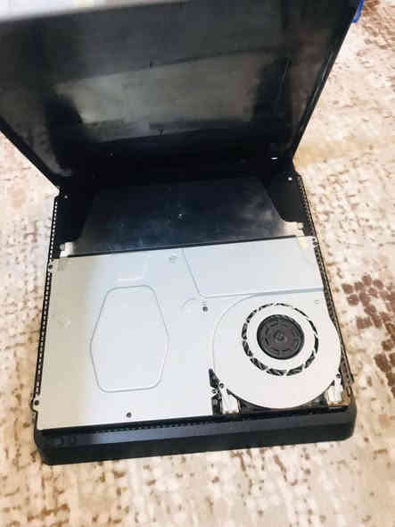 سلام عليكم بلي فور سلم اولاين نضام13.2 الجهاز لك ستيكر ويا كارتونه وملحقاته و3 اقراص وا و العاب منزل بي داخل الجهاز3 هم الجهاز مكفول من كلشي سعر 220 وبي مجال مكاني بغداد الشعب *********** ال يحب وتساب
