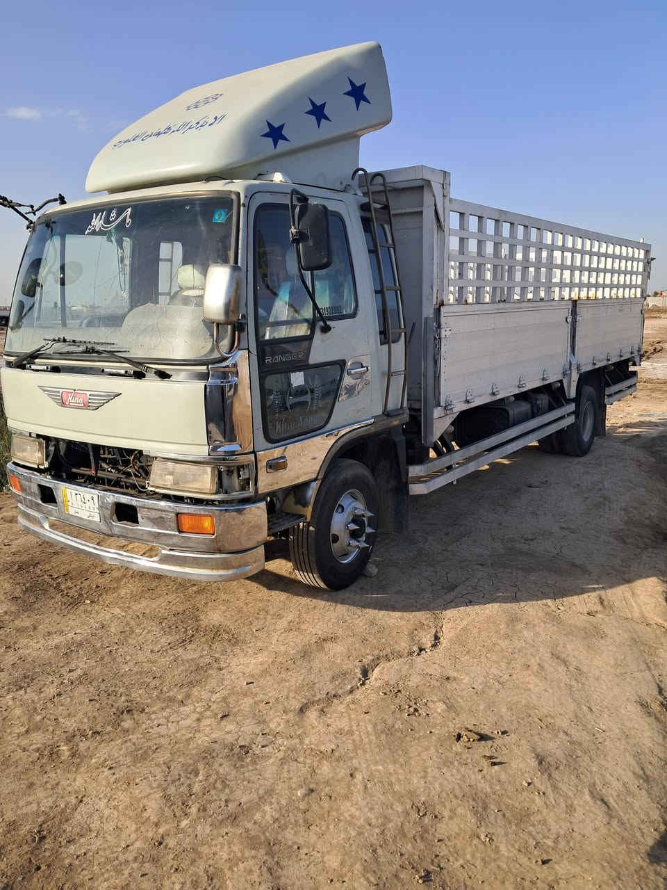 سيارة هينو البيع ستة وربع بلادي ***********
