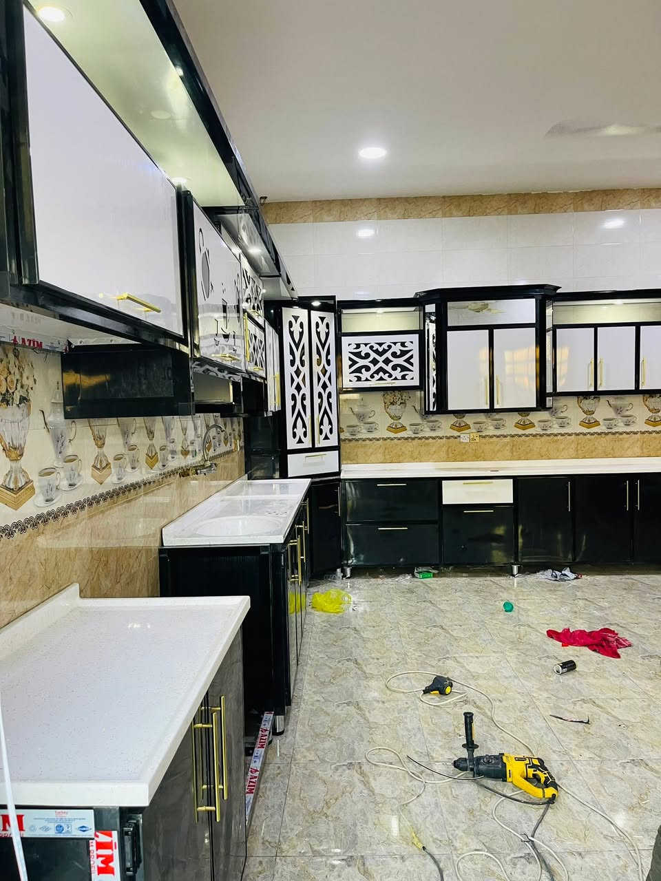 معمل عادل حميد 
لعمل الكاونترات بل نقد والاقساط 
ابواب شبابيك pvc🚪🪟

عادل ***********
