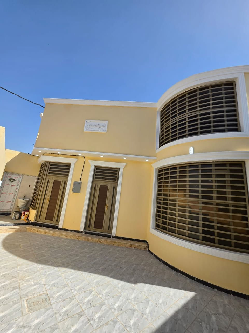 السلام عليكم اسعد الله اوقاتكم
(***********)
يتوفر دار سكن للبيع المساحه 200 م 🏫
السعر البيت بالنسبه لموقعه بلاش 
#طابو ملك صرف زراعي عراقي سند 25 
البيت زيرو بناء درجه اولى 💯/💯 
يتكون البيت من 
غرف عدد 2 
+صاله كبيره 
+مطبخ مفتوح على الصاله 🍴
+ ديوان معزول 
+ صحيات داخليه وخارجيه 
+بيتونه كبيره جدآ عباره عن مخزن 
+كراج كبير 
موقع الدار خلف سوق أبي الخصيب مباشرتآ خلف جامع سيد علي
جميع الخدمات متوفره كهرباء ماء مجاري مدارس سوق أبي الخصيب دقيقتين مشي عن البيت مستشفى أبي الخصيب العام 5 دقائق مشي موقع ممتاز جدآ يصلح للسكن ويصلح عياده طبيه 
البناء درجه اولى 💯/💯 حته نقاط الكهرباء بيهن ضمان 25 سنه 
سعر البيت 🏫 (150مليون) قابل للتفاوض السعر بالنسبه للموقع بلاش للتواصل الأتصال على الرقم (***********) 
#لاتضيعوها
