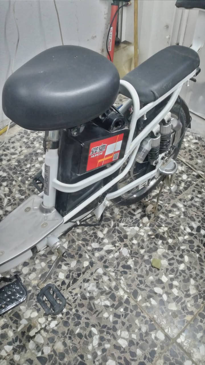 دراجة شحن حجم ٢٠ نضيفة السعر ٢٠٠ الف مكاني الشعب ***********
