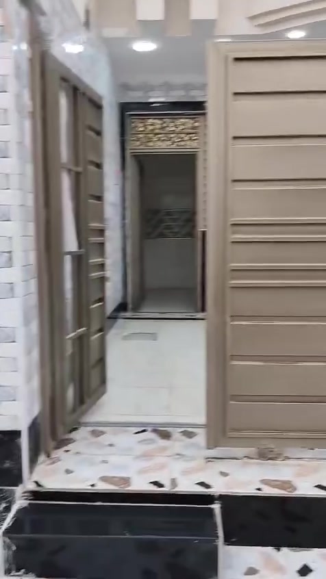 ابيت للبيع مكان الماجديه مقابل سيد عاشور بيت يمه 3مدارس بناء 2026 كامل خدمات المساحه 200 طابو صرف يتكون البيت من غرفتين نوم ومطبخ حار وبارد وصاله وستقبال وصحيات بي مقطوره ماطور وكيزر سعر البيت 175 مليون بي مجال  قليل***********

