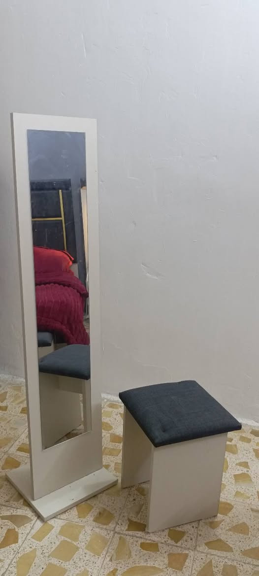 السلام عليكم غرفه نوم للبيع كامله عوزها بس سيبايه السعر مليون وبيها مجال حق الجيه 
الستفسار *********** عمارة, ميسان
