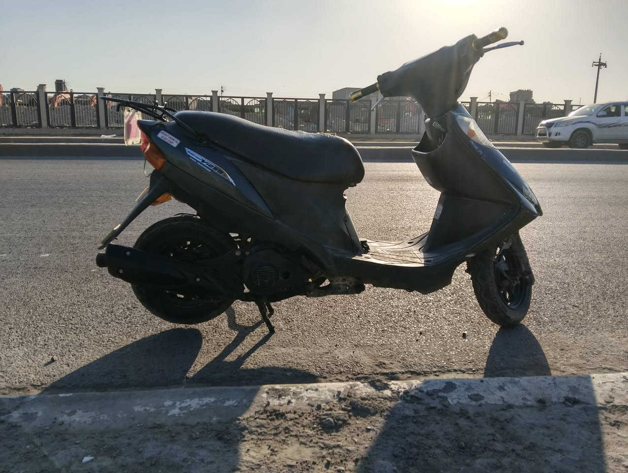 السلام عليكم
ادرس ياباني 120 نظيفة كلش 
نكرة سلف 
محرك ناعم اخرس 
كهربائياتها اشاير لايتات كلة شغال 
للبيع بلاااش بـ 300 وبيها مجال قليل للشراي 

***********
