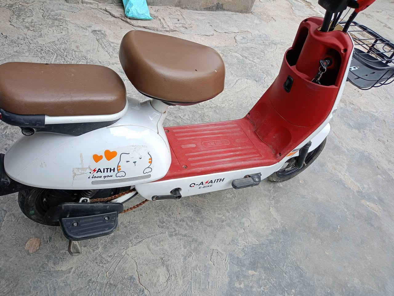 ⚡️ للبيع: دراجة شحن 
السرعة القصوى: 50 كم/ساعة (حقيقية).
نظام القيادة: 4 سرع
البطاريات: طقم 5 بطاريات 
الشاشة: شاشة رقمية ذكية لعرض (السرعة، المسافة، مستوى الشحن، وكشف الأعطال
الإضاءة: نظام LED
 جهاز إنذار ضد السرقة + قفل التاير الخلفي 
💰 السعر:💵 225 ألف 💸وبي مجال 
📍 المكان: كربلاء حي العسكري 
📞 للاستفسار والطلب: اتصل على الرقم *********** او مراسله
