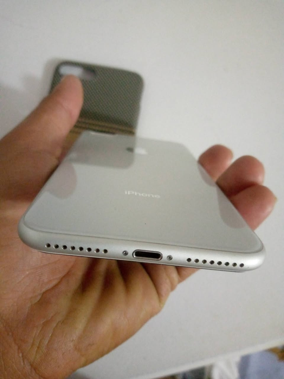 سلام عليكم 8 بلاص الجهاز نضيف حيل كله شغال وبلاد شاشه بلاديه 3 خيارات بطاريه 83 بلاديه شرط لا معلايه ولا مبدله بصمه شغاله سماعات كاميرات خط كله شغال ذاكره 256 نموذج m  ضهر كزاز الجهاز شرط مامفتوح ابد.  اطيك ضمان شهر شرط اذا مفتوح بي شي سعر  ويا حافظه ولزكه وشاحنه اصليات شرط سعر 185 وبي مجال قليل عنوان واسط داموك رقم ***********
