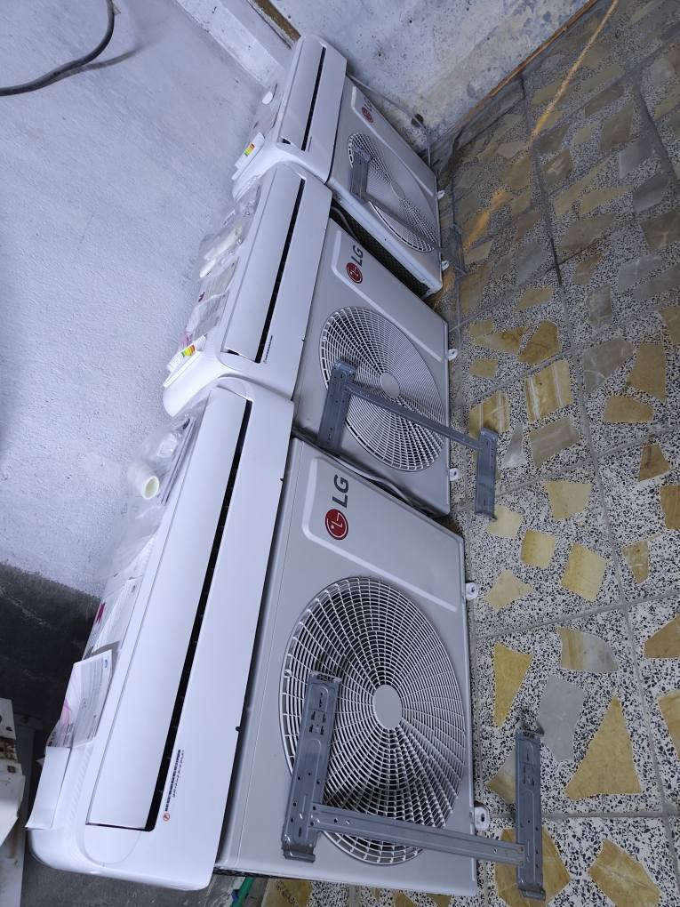 سبالت LG خوشناو الأصلي عدد 3 مستخدمات اقل شهر 
بعدهن بضمان شرط بجيس رقمي *********** البصرة, العراق
