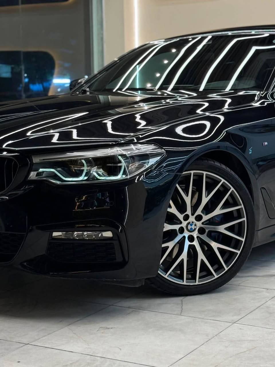 BMW 530i 2018 INDIVIDUAL M PACKAGE
كفالة عامة وارد خليجي
BLACK اللون: اسود
الممشى: 86 km
فول مواصفات ١/١++
Special Order Black Edition
بصمة 
فتحة سقف (سلايد)
كراسي جلد أصلي مشمشي
كراسي كهرباء (أمامي) فئة Series 7
SMART MEMORY كراسي
SPORT كراسي رياضية
مقود كهربائي 
نظام التحدث مع المركبة 
شاشة أمامية كبيرة TOUCH
ماوس تحكم
شاشات خلفية أصلية مع ريمونت
4 كامرات ذكية
كامرات 360
Head Up Display
هاندبريك كهربائي
AUTO HOLD
وضعيات قيادة متعددة
(Eco / Comfort / Sport)
ناقل حركة أوتوماتيك + عادي •
كير 8 سرعات
AUTO START
مانع انزلاق
نظام تحديد المسار
كروز كنترول
نظام تحديد السرعة القصوى

SMART ADAPTIVE زنون 
أوتو عالي
بك لايت 3D
بك لايت ضبابي
M POWER 20 ويل قياس
M POWER فجوج بريك

فتح صندوق كهربائي (حساس القدم) 
حساسات أمامي + خلفي 
حساس مطر
BLIND SPOT!
WIRELESS CARPLAY E
Bluetooth / USB / iPod / CD
السعر 29500$ يعني 295 ورقه

للاستفسار *********** بغداد, العراق
