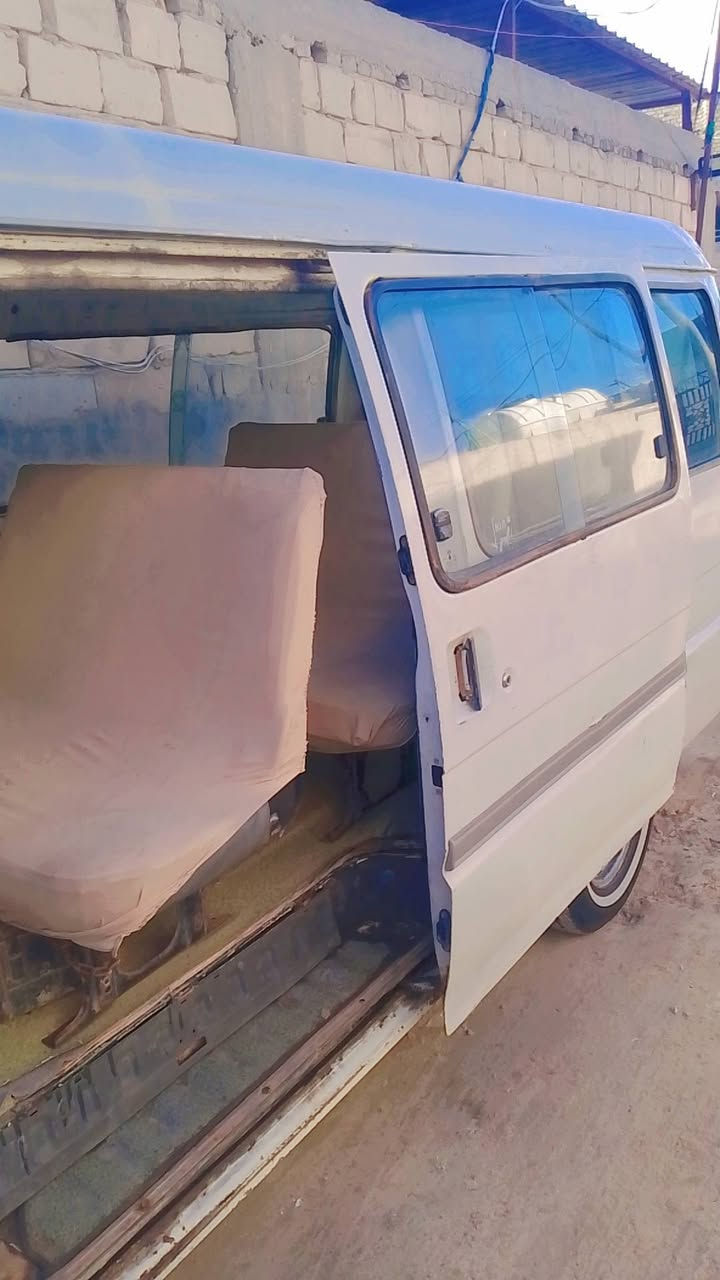 السلام عليكم سياره للبيع مازده 14راكب محرك وكير اكسن شرط رقم بغداد سنويه 2027العنون ناصرية السكان صناعي السعر 42
وبيه مجال مراوس راوس كيه بستا بريجو رقم احمر لا اكو فرق راوس *********** رقم
