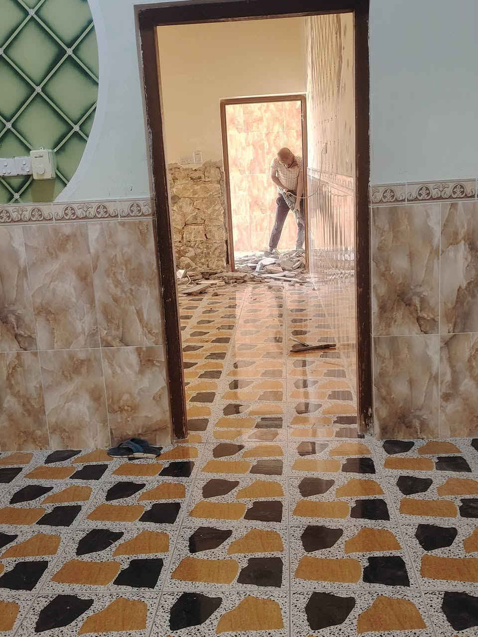 سلام عليكم  / يوجد كادر عمل جاهز/ تصعيد مواد/ تنضيف بيوت/ تفليش/ تكشيط/ تنضيف حدائق/ دفن نهري  / شقلنه ليل ونهار   /ومعداتنه جاهز/ ماعليك بس تصال على رقم  /     ***********
