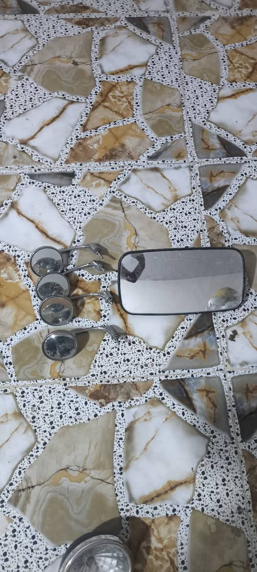 السلام عليكم اغراض للبيع قلوب زنون ومرايات صغار اربعه مرايه مال محجر واحده دمام   وفانوس لايلون شغال  ابيحن شلعه واحده حنا ما يسون السعر 35 وبيهن مجال مكاني نجف


**إذا كنت صاحب هذا الإعلان وتريد حذفه لأي سبب، رجاءا أرسل رسالة إلى الدعم الفني**