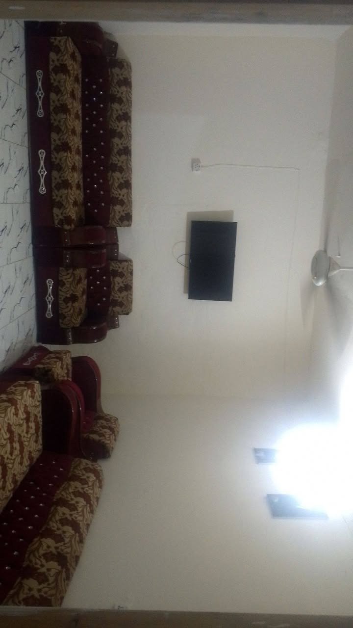 سلام عليكم بيت البيع أو مراوس 250 متر بناء 150 وحديقه 100 م غرفتين وصاله ومطبخ طربه ترك خماس شارع العريض الفرع مقبيل اسواق ابو مقتدى وره بيت صباح الحلاق للستفسار التصل ***********
