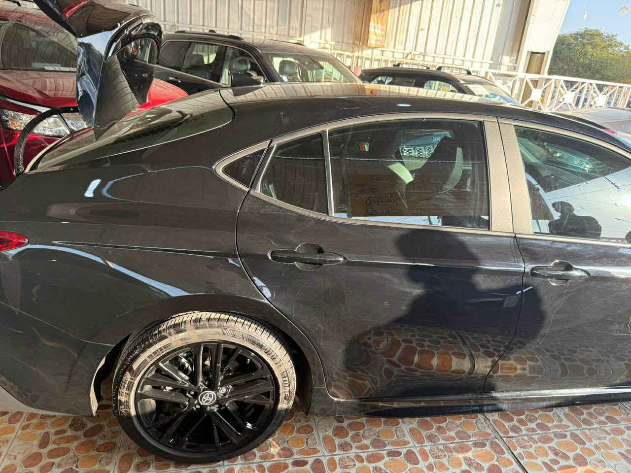 كامري 2025 هايبرد 
مواصفات SE 
ماشيه 5 الاف 
الضرر موضح بالصوره 
السياره كاتي والعقد باسمي 
للتواصل واتساب 
*********** كركوك, العراق
