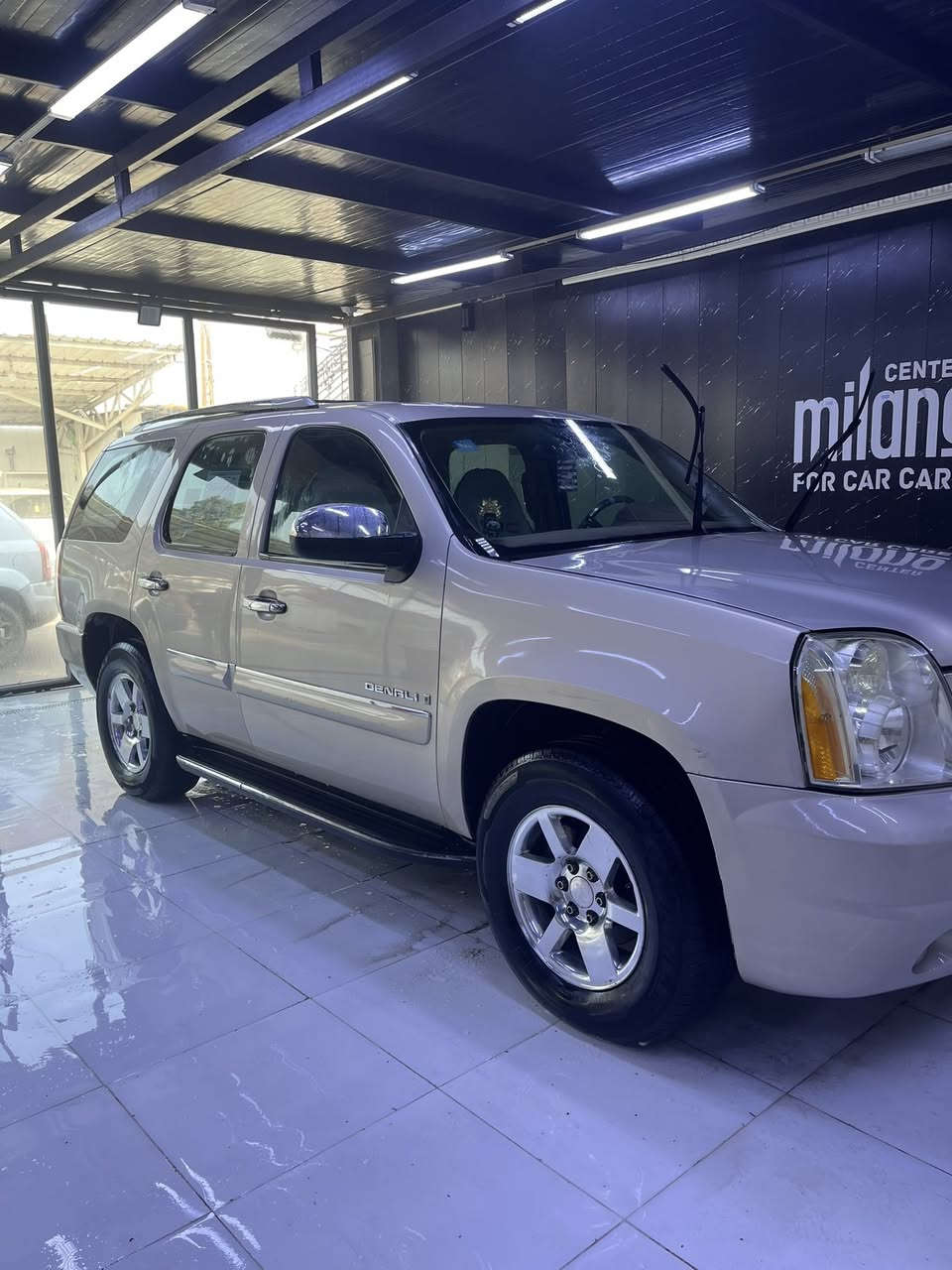 بعد لوعود لكاذبه نعود لنشر)( السلام عليكم جمسي دنلي 2007 اصل فول مواصفات سياره خليجي سياره نضيفه بسمي ماناقصه برغي سياره جاهزه من كلشي تايرات حداده ربل بدي كير و مكينه و اكسل كفاله و مامفتوح بيهن برغي سياره مال جناي تحويل ثاني يوم العنوان بصره معقل رقم لهاتف ***********
