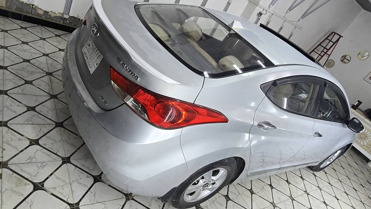 السلام عليكم
النترا ٢٠١٤خليجي
فول مواصفات واحد على واحد GLS 
صبغ ثلاث قطع شرط بدون اي دواخل وبيها مكانات بيها بارد بدون ايرباك.
مكينه ١٨٠٠
بصمه
فتحه سلايت روف
شاشه+ كامره 
تحكم ستيرن
داخل بيجي
أشاير مري
نضام اي بي إس
يدات نيكل
حساس خلفي
نضام ECO اقتصادي
٤ دسك.

مكان السياره كربلاء
السعر ١٠٥ بيها مجال 
للأستفسار ***********
