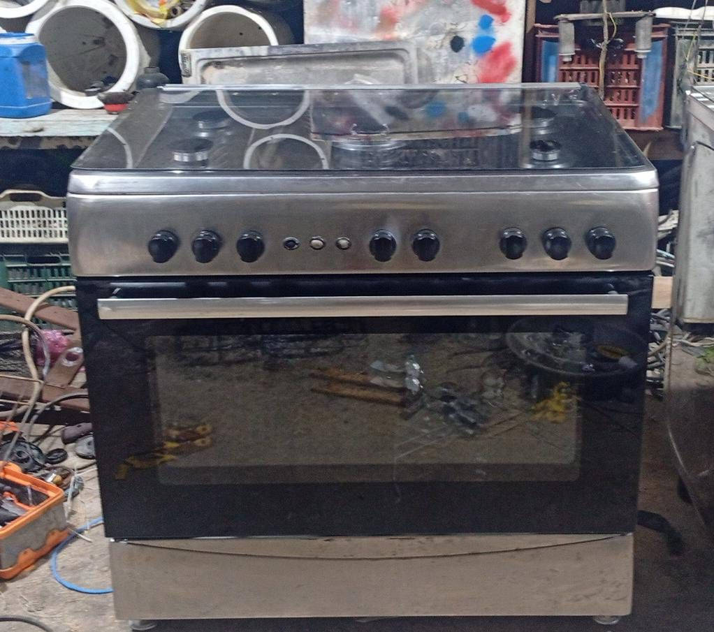 السلام عليكم ورحمة الله وبركاته
للبيع طباخ مصري خمس عيون وفرن طباخ نضيف وكامل من كلشي ونضافه كدامكم 
العنوان خور الزبير 
السعر 170
للتواصل ***********
