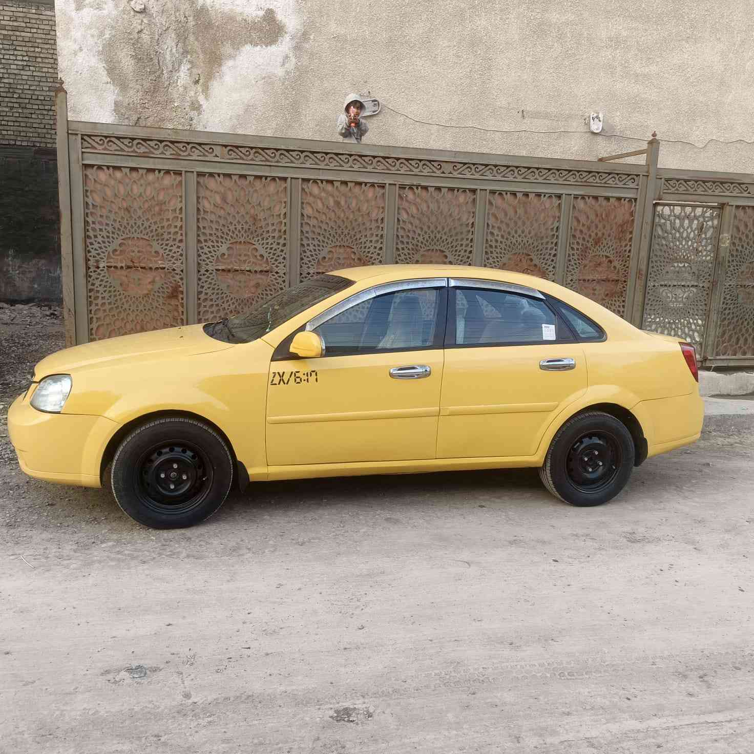 السلام عليكم فورنزه ٢٠٠٧للبيع او مراوس بخصوصي سياره جاهزه مكينه جديده شادهه.قبل اربع ايام  كير اوتوماتيك تبريد ثلج صدر جديد مع المشط قبل شهر شاده هيئه مصفره شرع موجود شرط التحويل سعرهه ٥٠$قفل مكان بغدادرقم ***********
