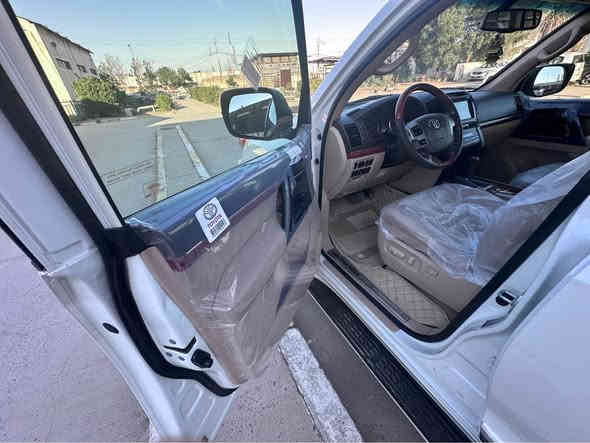 السلام عليكم سياره لاندكروز 2014 سياره نضيفه خير من الله فول مواصفات السياره بريم بدون صبغ بارد بسيط جداً مقدار شبر اًو أقل للأستفسار على الخاص او الرقم التالي *********** بغداد
