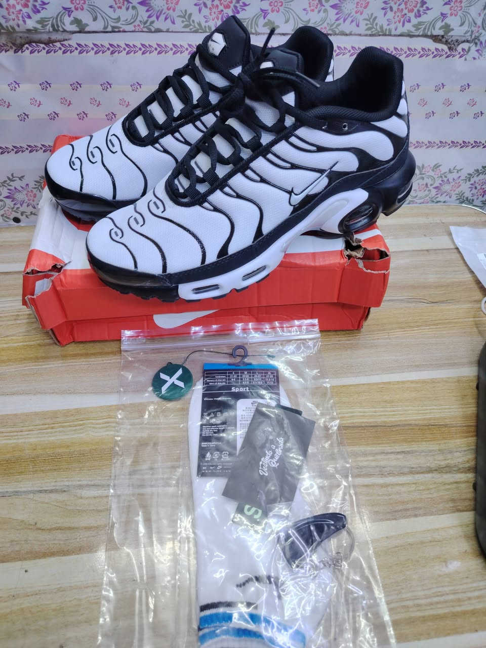 احذية امزون ماركات اشكال و قياسات مختلفة القياسات والاسعار بالصور كل صورة متوفر قطعة واحدة فقط موضحة بالصور للطلب او الاستفسار التواصل عبر رسائل الصفحة متوفر توصيل بغداد ومحافظات 👍 #تابع_الصفحة_يوصلك_كلشي_جديد


**إذا كنت صاحب هذا الإعلان وتريد حذفه لأي سبب، رجاءا أرسل رسالة إلى الدعم الفني**