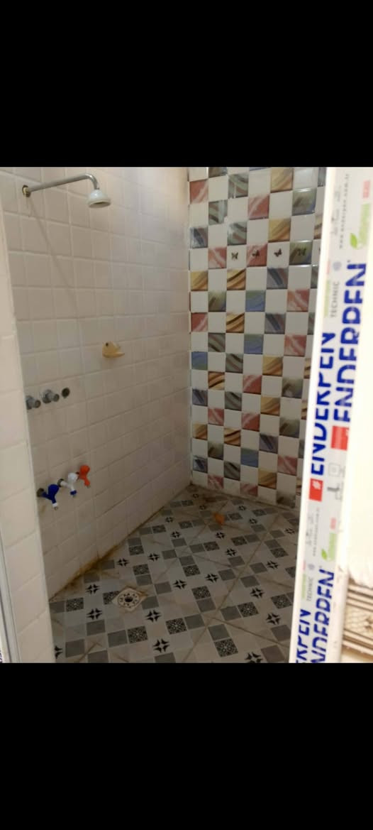 للايجار ٢٥٠ قفل العنوان حي ذويب الثاني غرفتين هول واستقبال مطبخ وصحيات الخاص مغلق للاستفسار الاتصال ع الرقم ***********
