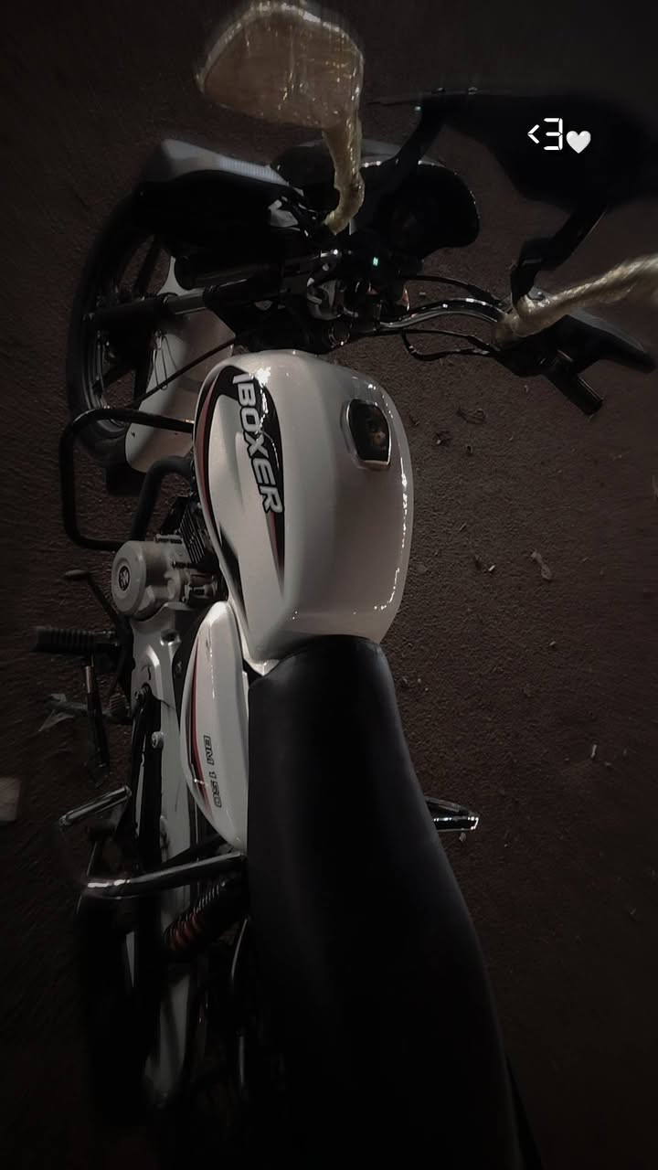 سلام عليكم شباب دراجه بوكسر مرقم لوحات نكليزي تحويل مباشر دراجه مديل ٢٢ شهر ١١ دراجه احله من الصور بألف مره كهربائيات كلو شغال برغي ماناقصها الدراجه كامله مكمله مكان بغداد حي النصر *********** تواصل وتساب فقط
