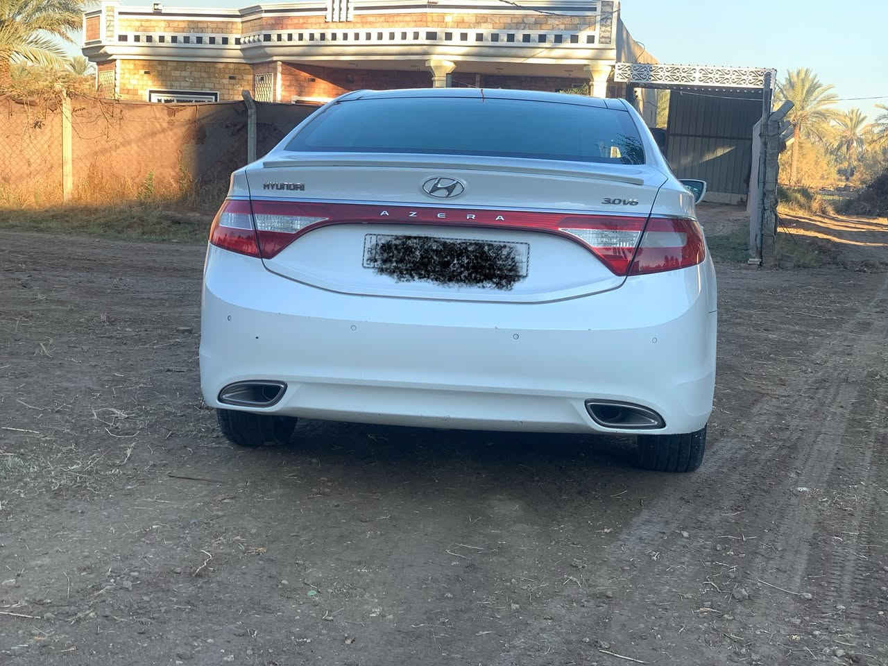 السلام وعليكم أزيرا 2012 خليجي فول مواصفات بانوراما قطعتين تبريد كشنات جلد جوزي  تدفئة تبريد كشنات كهرباء تحكم ستيرن  بصمة تشغيل تخم تاير جديد السيارة فول فول Vip كير محرك مكفولات محرك V6 (3300) السياة جاهزة للأخير رقم بغداد مرقم دولي الجديد السيارة بأسمي  بيها قطعة باب السايق فقط مبدل السعر 133 وبية مجال ***********
