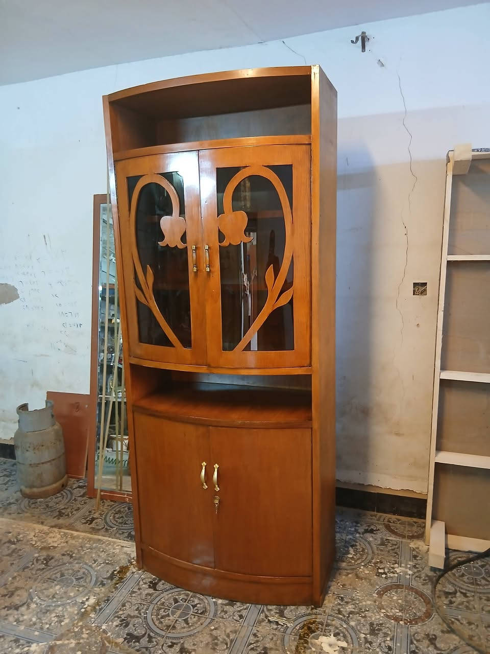 غراض مستعمله نظيفه جدا للبيع كلمن وسعره المراسله خاص او الاتصال ***********مكاني بغداد
