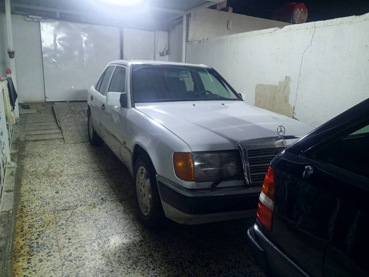 سلام عليكم مارسيدس دب للبيع موديل 91 سنويه جديده رقم دولي بغداد مكينه وكير محور فيفيتي تبريد عوزها كمرسيسر الحداديه كلش زينه كهربائيات كلها شغاله فقال سنتر لوك شغال غرفهتا نضيفه بيها تعمير قاعده شي قليل السعر 52 مكان سياره ميسان ***********
