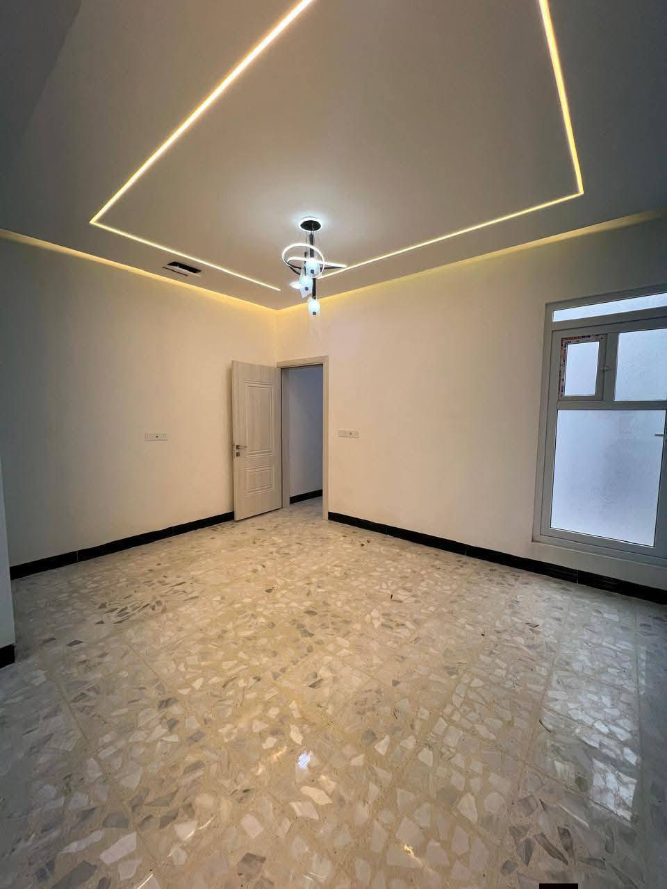 🏢 دار سكني       
📍 الموقع: حي السماح قرب مشروع الكهرباء 
📐 المساحة: 100 م² | واجهة: 5 م
🔹 طابق واحد (كراج واستقبال مطبخ صالة وغرفة نوم وصحيات 
📲 واتساب مباشر (مراسلة/اتصال):
👉 https://wa.me/9647731012644
📞 اتصال مباشر:
📞 tel:***********
📞 tel:***********
📞 tel:***********
مكتب عمار الهزاع لتجارة العقارات والبناء
حي السماح سايدين بانزيخانة المشاعل قرب جامع طه
