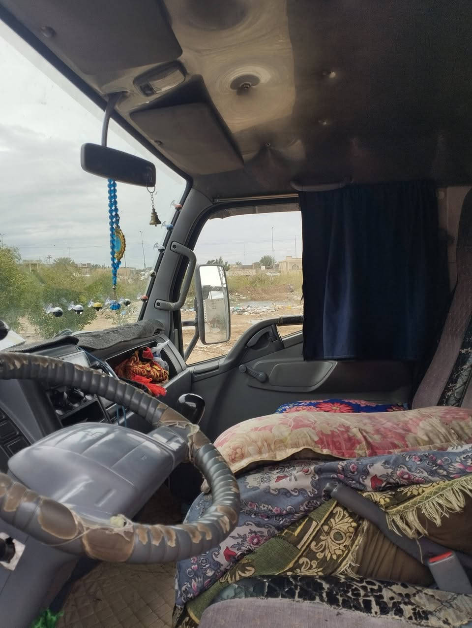 السلام عليكم
كنتر للبيع موديل 2011،كير محرك اكسن خير من الله ،تخم تاير جديد ،باتريات جدد ،فلنجات و بريك كل جديد ،حدادية جديدة ،تانكي گاز 200 ل ،تاير 17,5 ، بدي جديد ، تبريد تدفئة ،سيارة جاهزة من كلشي ، شرط التحويل .
المكان : بابل الحصوة 
السعر 185 وبيها مجال 
الهاتف /***********
