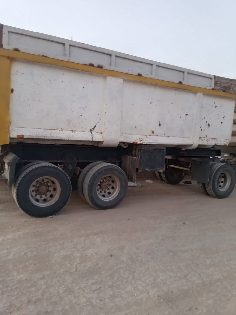 البيع مقطوره حوضيه جاهزه للعمل شاصي مكفول مكان الصويره ‭0773 365 5026‬
