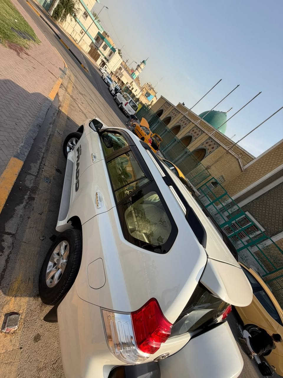 سلام عليكم
برادو موديل 13 
فول مواصفات 
كويتي دبل تانكي
مري شفط
كشن جلد 
تبريد 3 قطع مركزي 
سلايت 
3 انظمه قيادة 
ماشيه 101 حقيقة 
سيارة مكفولة من دعامية للدعامية 
سونار موجود بصور
مكاني بغداد الاعظمية  
رقم بغداد باسمي سيارة 
السعر 300 وبيه مجال 
***********
***********
***********
