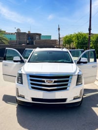 مستعجل Cadillac Escalade Luxury Premium 2018 ▫️ اللون: أبيض لؤلؤي  ▫️ ...