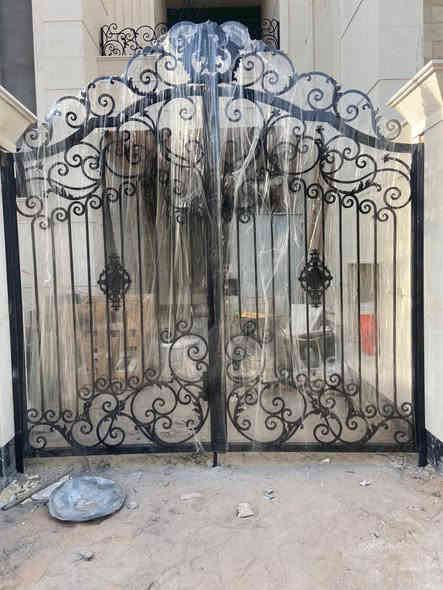 السلام عليكم ورحمة الله وبركاته 
احد اعمالي الابواب الخارجية المنزلية 
وهي عنوان الامان والجمال واناقة المنزل
كما تعطي انطباع على ذوق اهل المنزل ولمستهم الخاصة
 عنوان المعمل البنوك تقاطع الفلسطيني 
اسامه البصام : ***********
