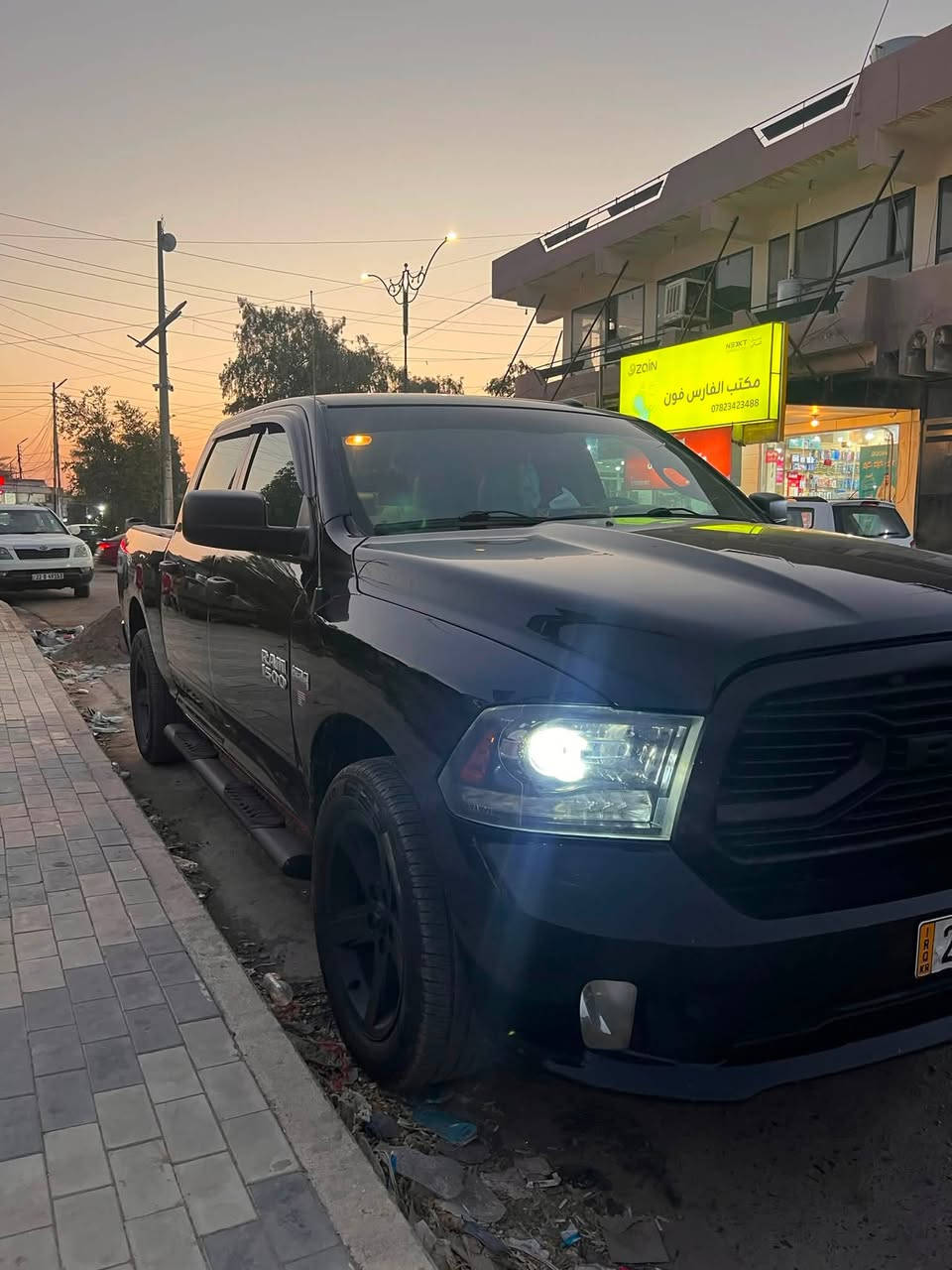 ٢٠١٧ محرك ٨ هيمي قطعتين صبغ باب طويل بدي قصير المرغوب سيارة جاهزة للاخير بدون اي نقص 
السعر ١٧٠ 
***********
