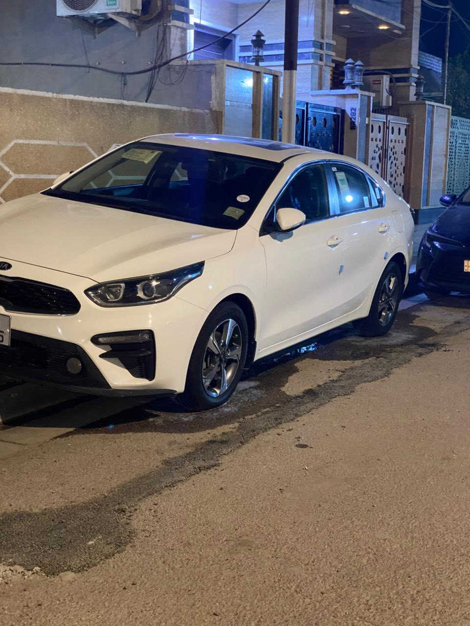 السلام عليكم مكلف بالنشر
سيراتو خليجي 2020 محرك 1600 فول مواصفات ماعدا البصمة ماشية 65 السيارة مابيها نقص عدا حالوب خفيف وسونارها موجود وية الصور 
العنوان حي الجهاد المكاسب السعر 150 وبيها مجال التواصل مع الرقم ***********
