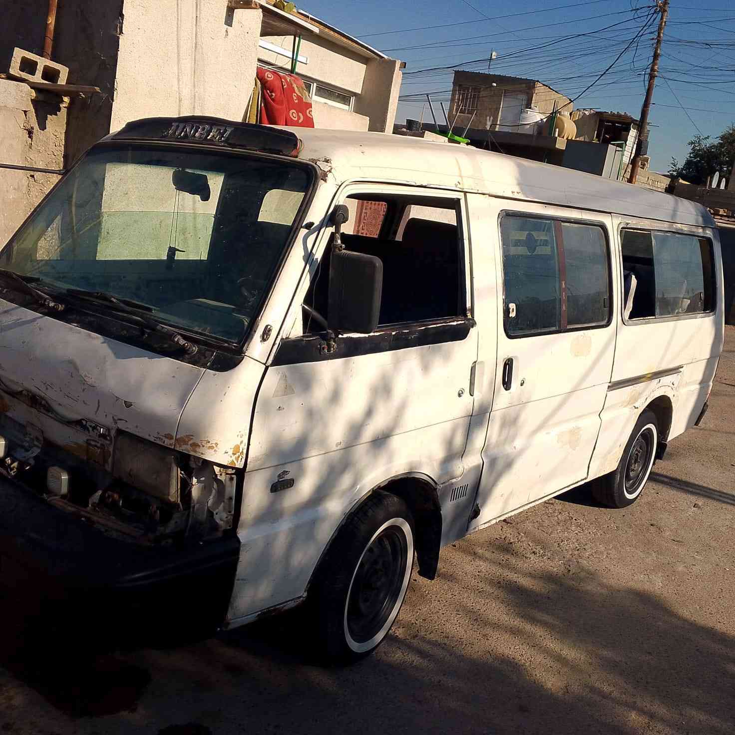 سيارة مازدا موديل 91مكفولة من العشائر والسرقة راعيه مسافر السنوية عضم عاج رقم الماني سعر 25 وبيهة مجال ***********
